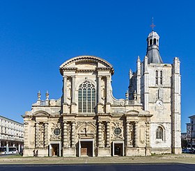 Domkyrkans huvudfasad och tornets västra fasad.