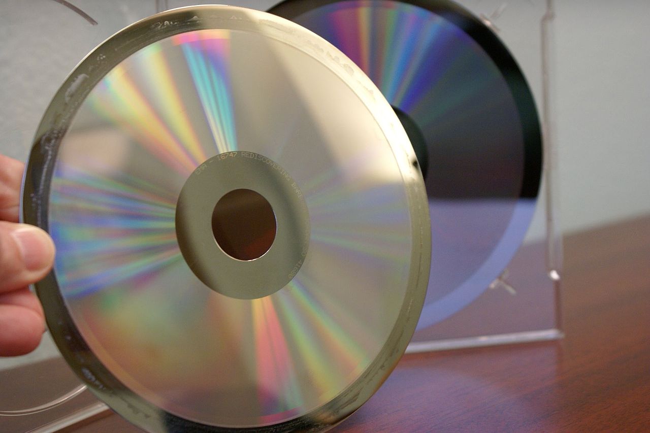 File:Blank-cd.jpg - Wikipedia