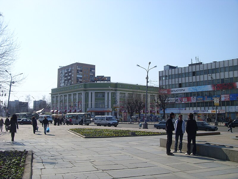 File:Central Universal Shop on the Mira Square.jpg