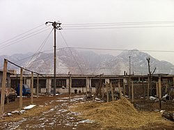 十里鋪郷の市街地から望む碣石山