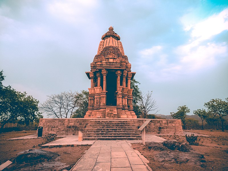 File:Chaturbhuj Temple, Khajuraho.jpg