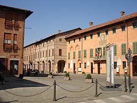 Municipio en piazza antistante