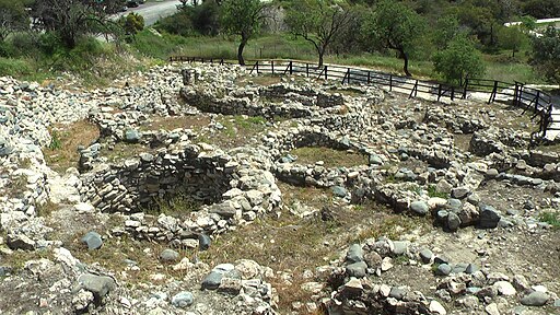 Chirokitia: Ruinen der nicht rekonstruierten Häuser