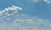 Миниатюра для Файл:Cloudy sky in Moscow (2024-06-15).jpg