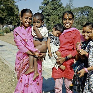 Bengali girls with children in Ramna Park, Dhaka. Photo Henk van Rinsum, 1973-1985