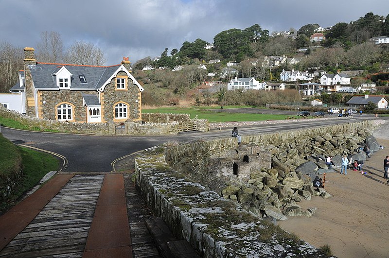 File:Cottage overlooking North Sands - geograph.org.uk - 2283287.jpg