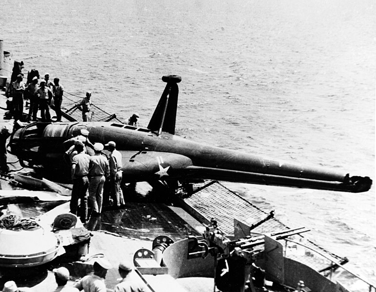 File:Crashed Sikorsky HO3S-1 aboard USS Los Angeles (CA-135), in 1951 (NH 66526).jpg