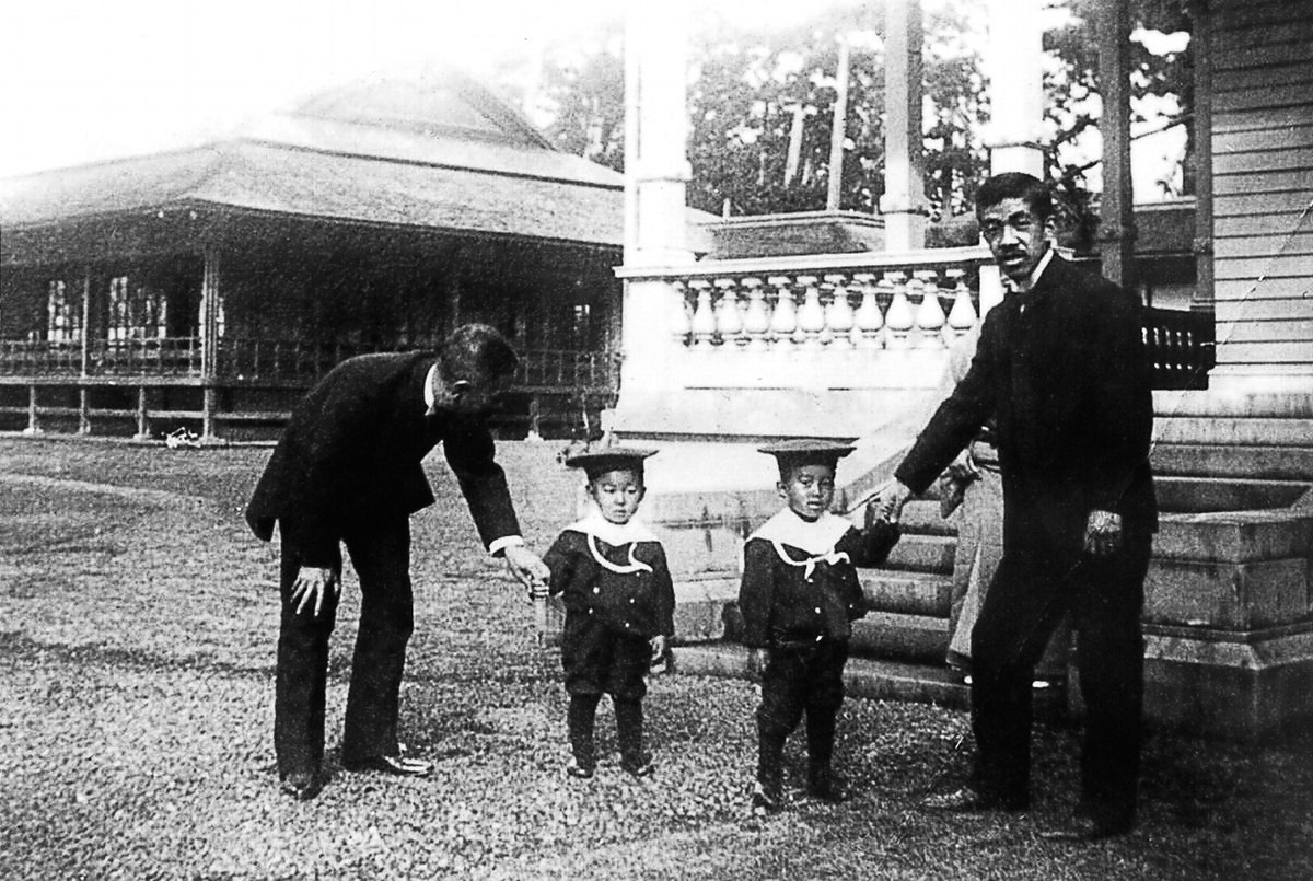 Crown Prince Yoshihito and sons 1904.jpg