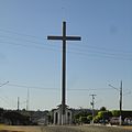 Croix à l'entrée de la ville de Jauru, au Brésil.