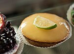Thumbnail for File:Custard tart topped with a slice of lime at Aurore-Capucine.jpg