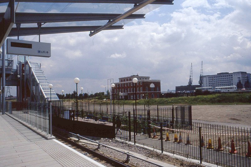 File:DLR - Custom House Station, Aug 1994.jpg