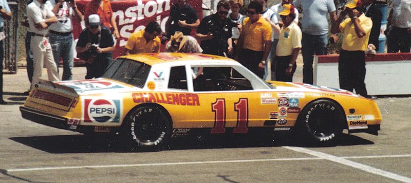 File:DarrellWaltrip11racecar1983.jpg