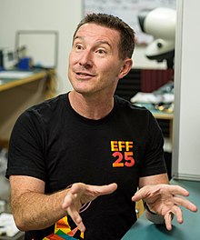 David L. Jones EEVblog Di Elektronik Lab.jpg