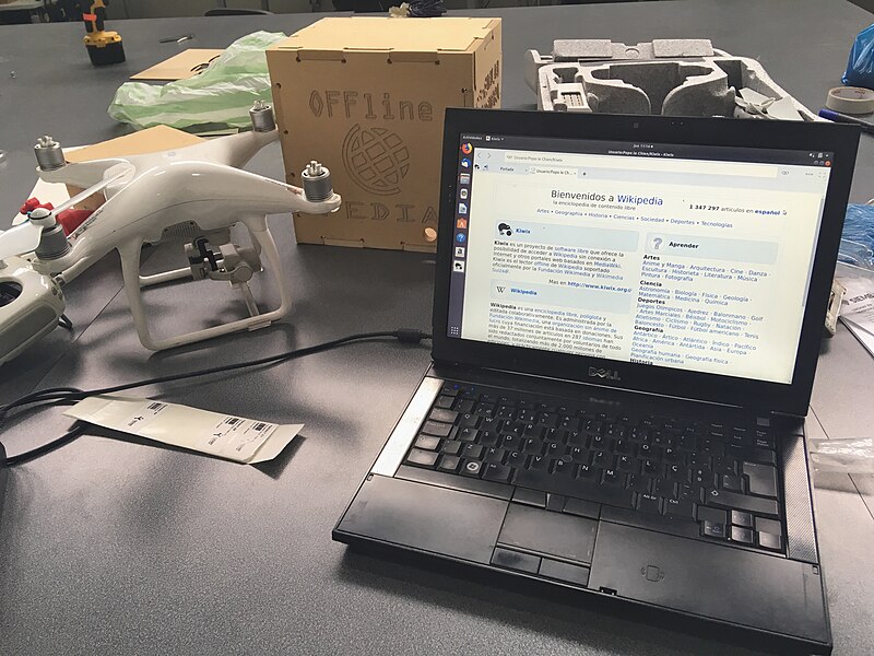 File:Dell Latitude E6410 laptop with Kiwix.jpg