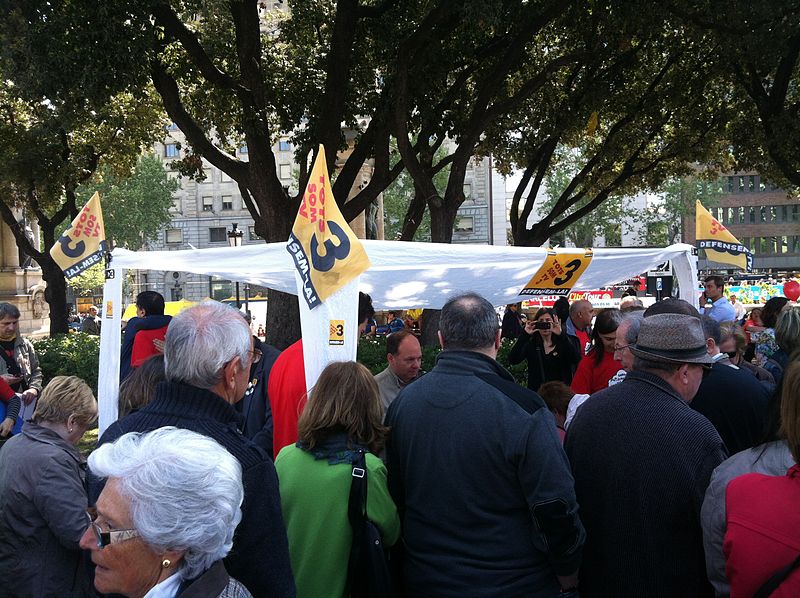 File:Diada de Sant Jordi 2013 a Barcelona (40).JPG