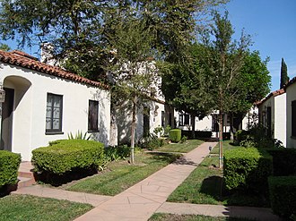 The Don Carlos Court in Pasadena, California DonCarlosCourt2.JPG