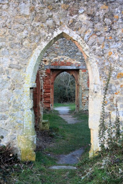 File:Doorways in ruined church of St Peter, Alresford - geograph.org.uk - 1143915.jpg