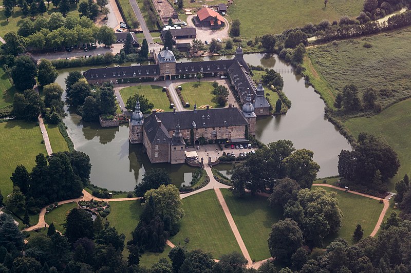 File:Dorsten, Lembeck, Schloss Lembeck -- 2014 -- 1967.jpg