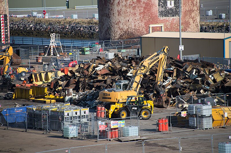 File:Drill rig-invergordon-5 hg.jpg