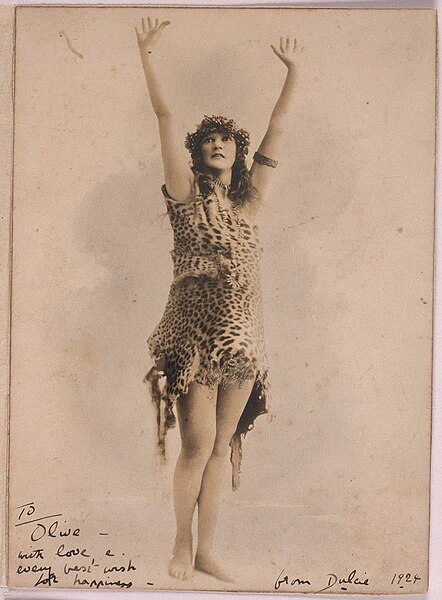 File:Dulcie Deamer in leopardskin costume, 1923 - Swiss Studios (3369819738).jpg