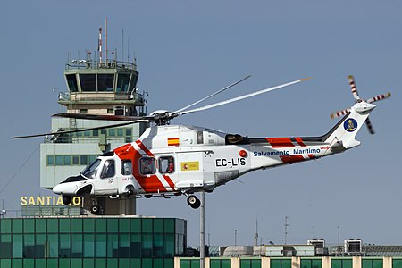 AW139 de Salvamento Marítimo no aeroporto de Santiago