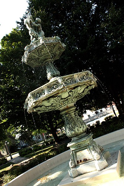 File:Eckhart Public Library fountain.jpg