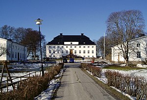 Ekebyholms slott med flyglar.