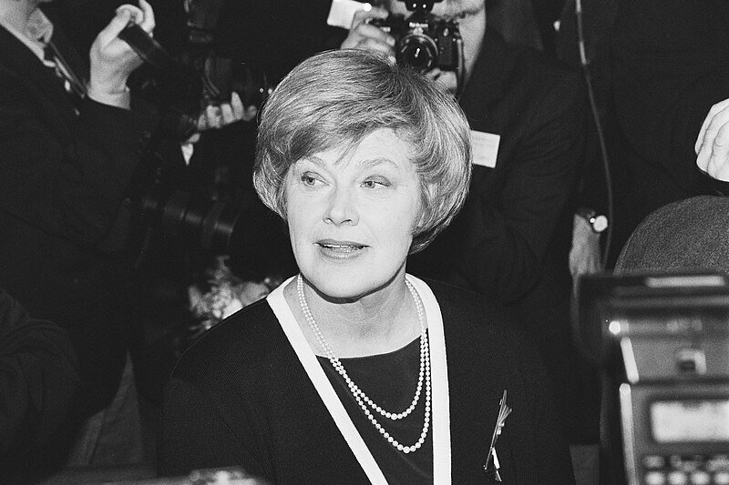 File:Elisabeth-Rehn-1994.jpg