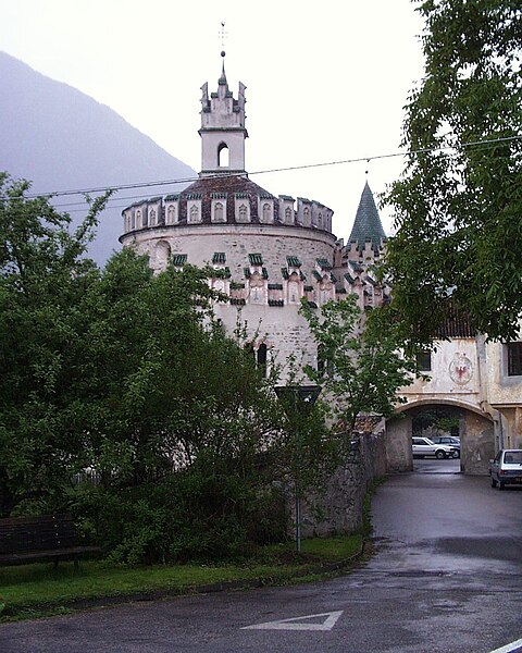 File:Engelsburg von Kloster Neustift.jpg