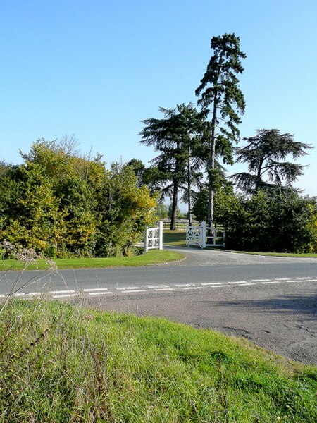 File:Entrance to Wightfield Manor - geograph.org.uk - 1501272.jpg