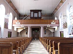 Vue intérieure de la nef vers la tribune d'orgue