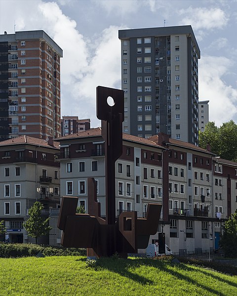 File:Escultura - Un ancla para el puerto.jpg