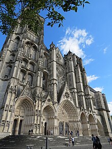 Façade occidentale cathédrale Saint-Étienne Bourges 04.jpg