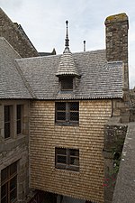 Maison de l'Artichaut'un batı cephesi (Le Mont-Saint-Michel, Manche, Fransa) .jpg