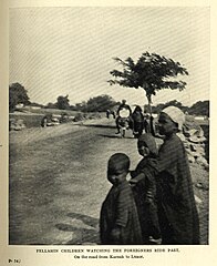 Fellahin children watching the foreigners ride past. (1911) - TIMEA.jpg