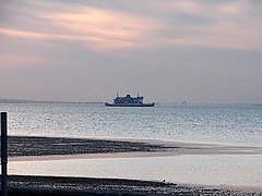 Ferry de carro de Fishbourne - geograph.org.uk - 837118.jpg