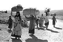 Flickr - Government Press Office (GPO) - Arab People fleeing.jpg
