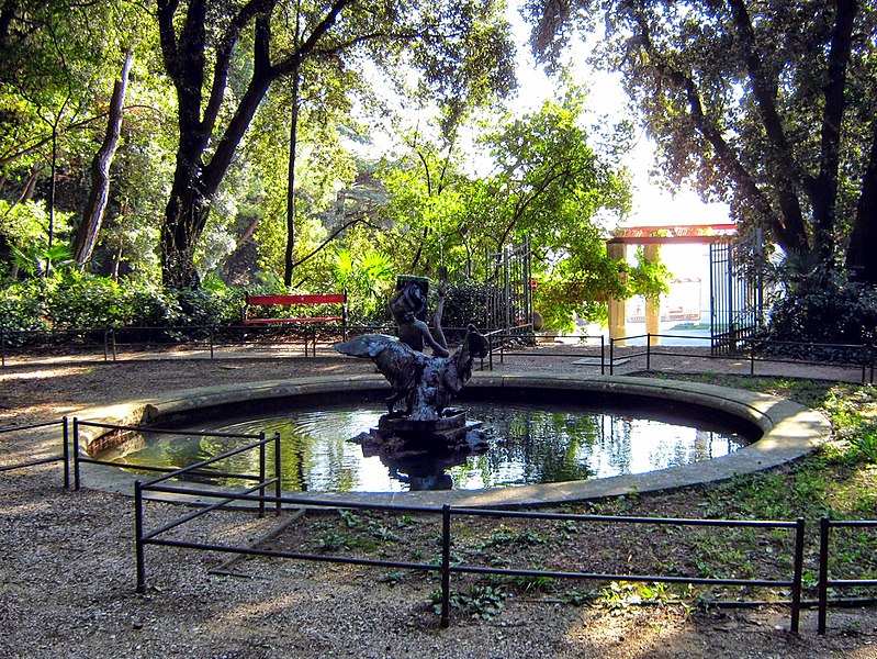 File:Fontana del Putto e il Cigno, Trieste - panoramio.jpg