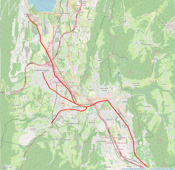 Ehemalige Tramway de Chambéry überlagert auf OpenStreetMap map.png