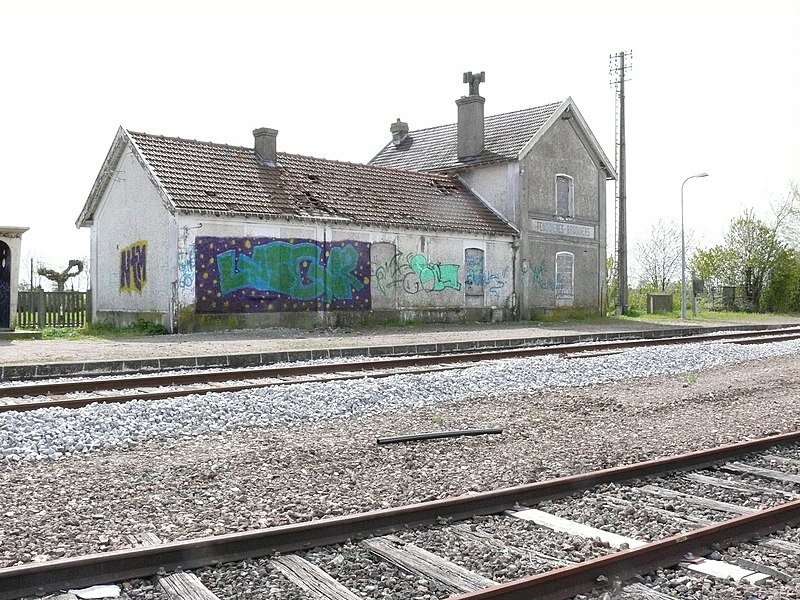 File:Gare de Feuquières - Broquiers.JPG