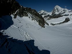 Вид на льодовик та вершину Дент Бланш
