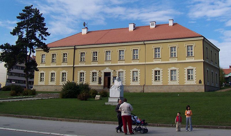 File:Gornji Milanovac Old Court.jpg