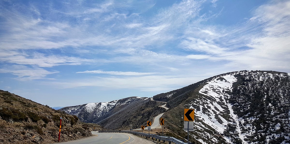 scenic drive along the Great Alpine Road