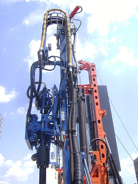 File:HÜTTE HBR 204 drilling rig at Construct Expo Utilaje 2010 (other angle).JPG