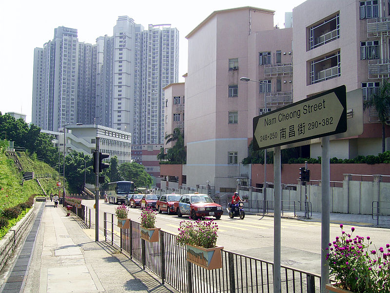 File:HK NamCheongStreet PakTinEstate.JPG