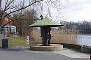 Hafenkran, Schweinfurt, Ziehweg This is a picture of the Bavarian Baudenkmal (cultural heritage monument) with the ID D-6-62-000-50 (Wikidata)