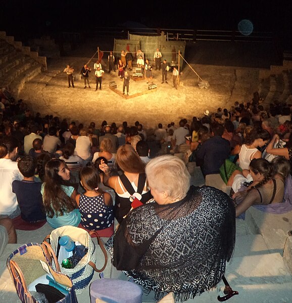 File:Hamlet at Curium Amphitheatre 2 - Shakespeare's Globe & Pharos Arts Foundation - July 2014.JPG