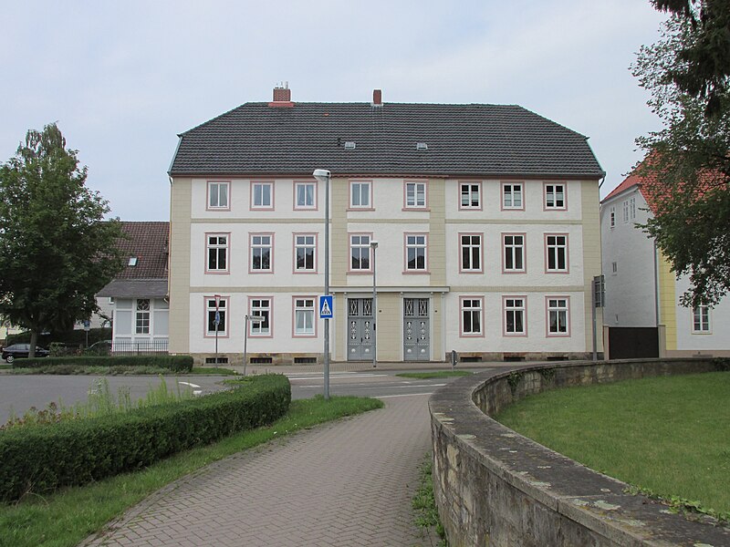 File:Herminenstraße 1 + 2, 1, Bückeburg, Landkreis Schaumburg.jpg