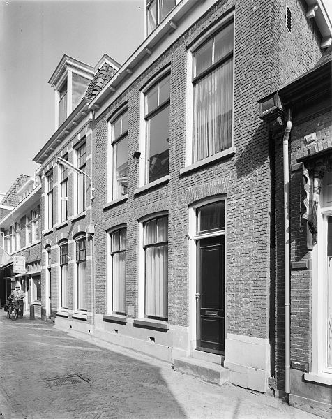 File:Huis tegenover de voormalige synagoge van Leeuwarden - Leeuwarden - 20132135 - RCE.jpg