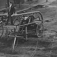 The Hunneman end-stroke torrent pumper used by Ferndale for over 40 years pictured outside the Victorian Inn c. 1890